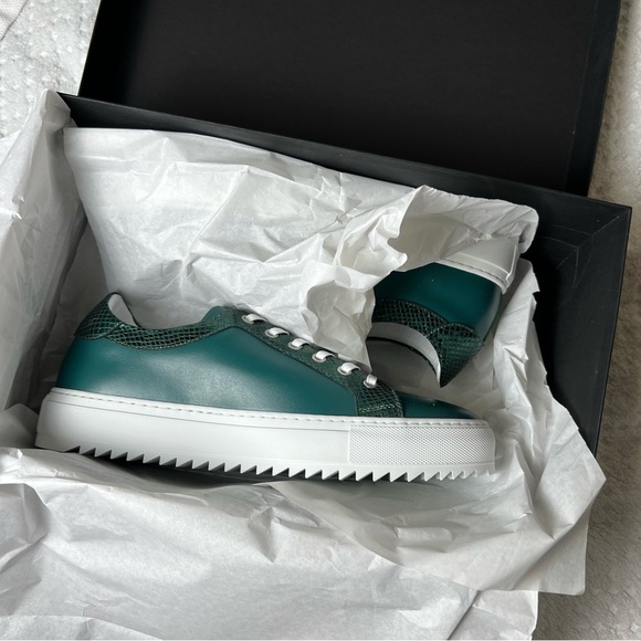 NIB. Tiannia Barnes MEN'S BILLY LEATHER LOW-TOP
SNEAKER IN EBONY OLIVE - Picture 15 of 15